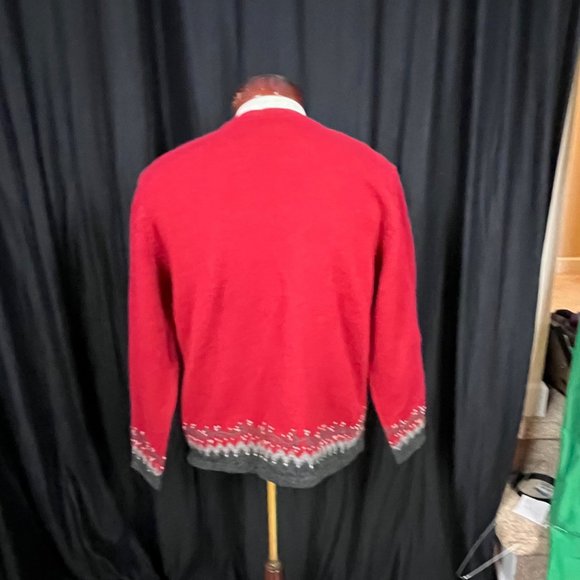 Woolrich Womens V Neck Embroidered  Red Gray Pullover Sweater Size Large - READ - Picture 3 of 8